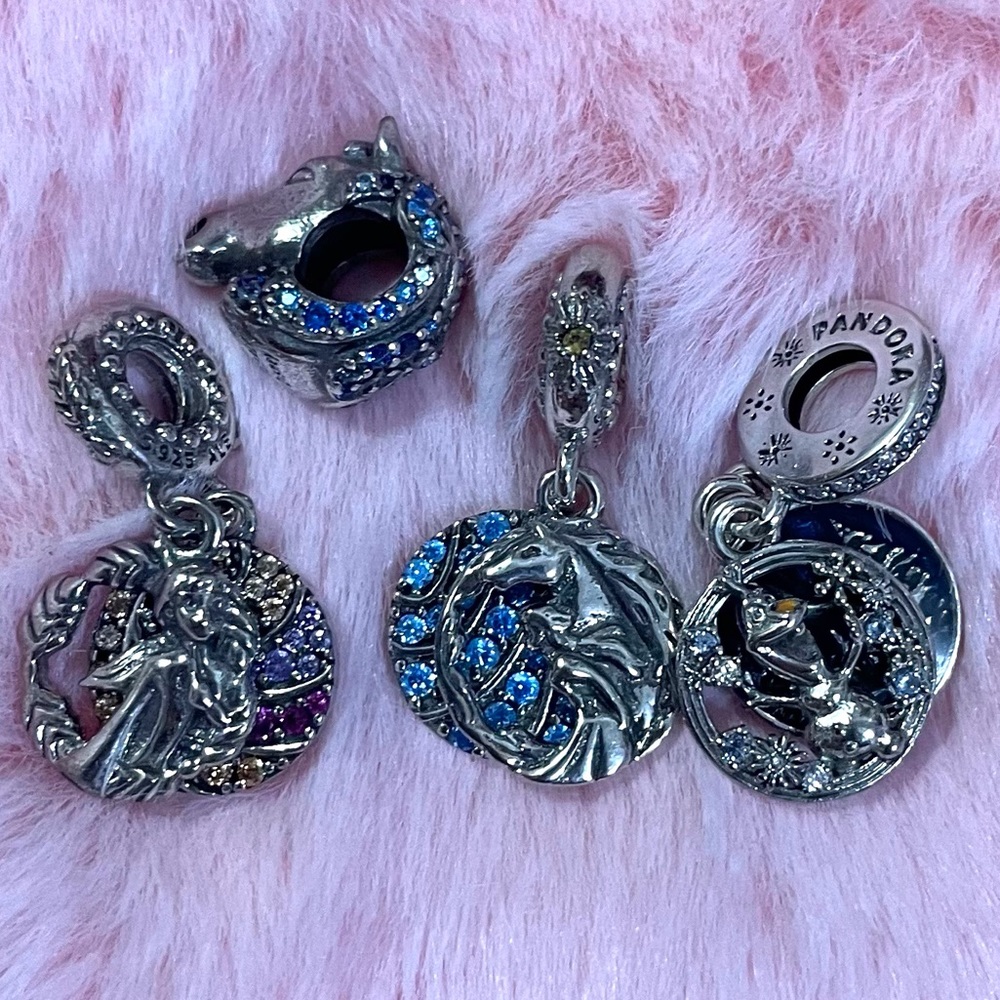 Set of 4 Disney Frozen Elsa Nook Horse Princess Anna Collection Charm Set